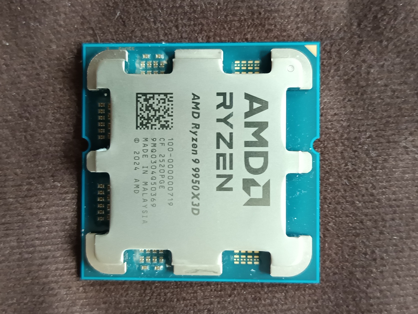 AMD Ryzen 9 9950X3D felbontott processzor, garancia 2029.03.11-ig, Áfá ...