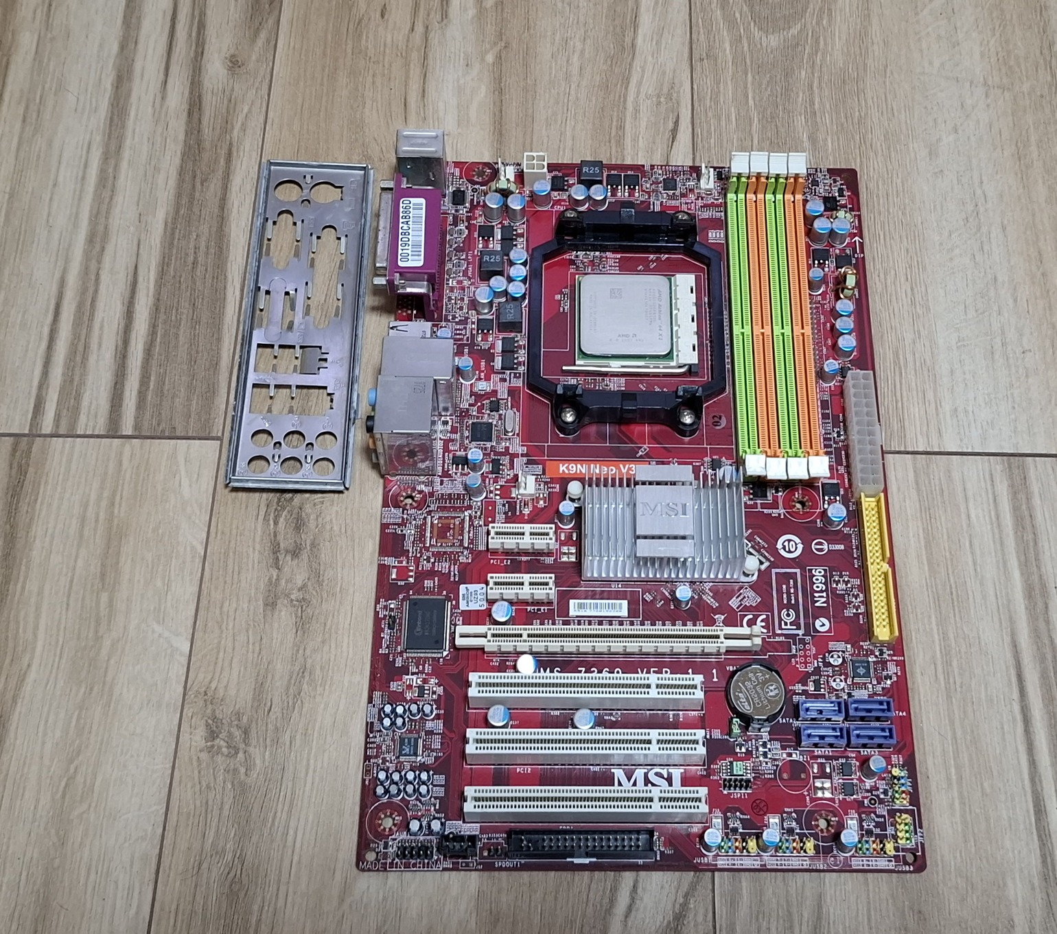 MSI K9N Neo V3 AMD AM2 alaplap, + ajándék Athlon 64 X2 4000+ processzor ...
