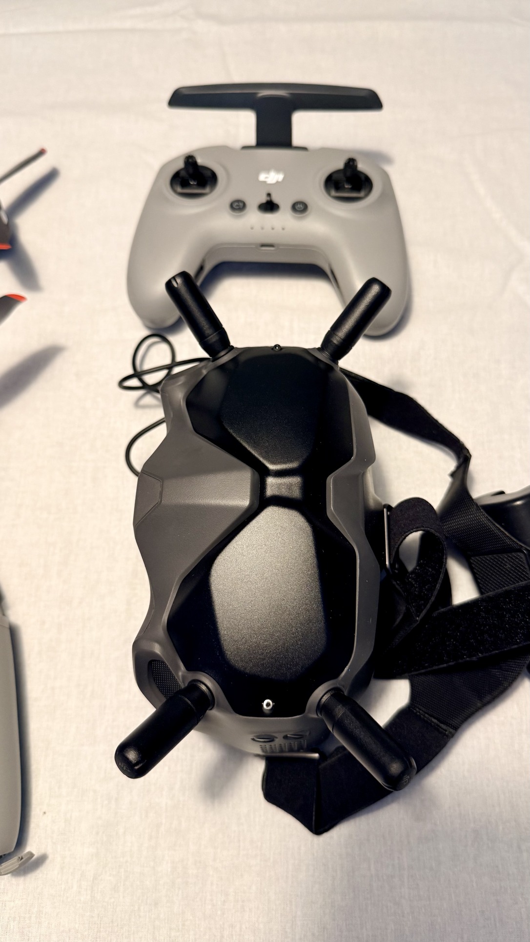 DJI FPV Fly More Combo komplett szett + motion controller + bőrönd ...