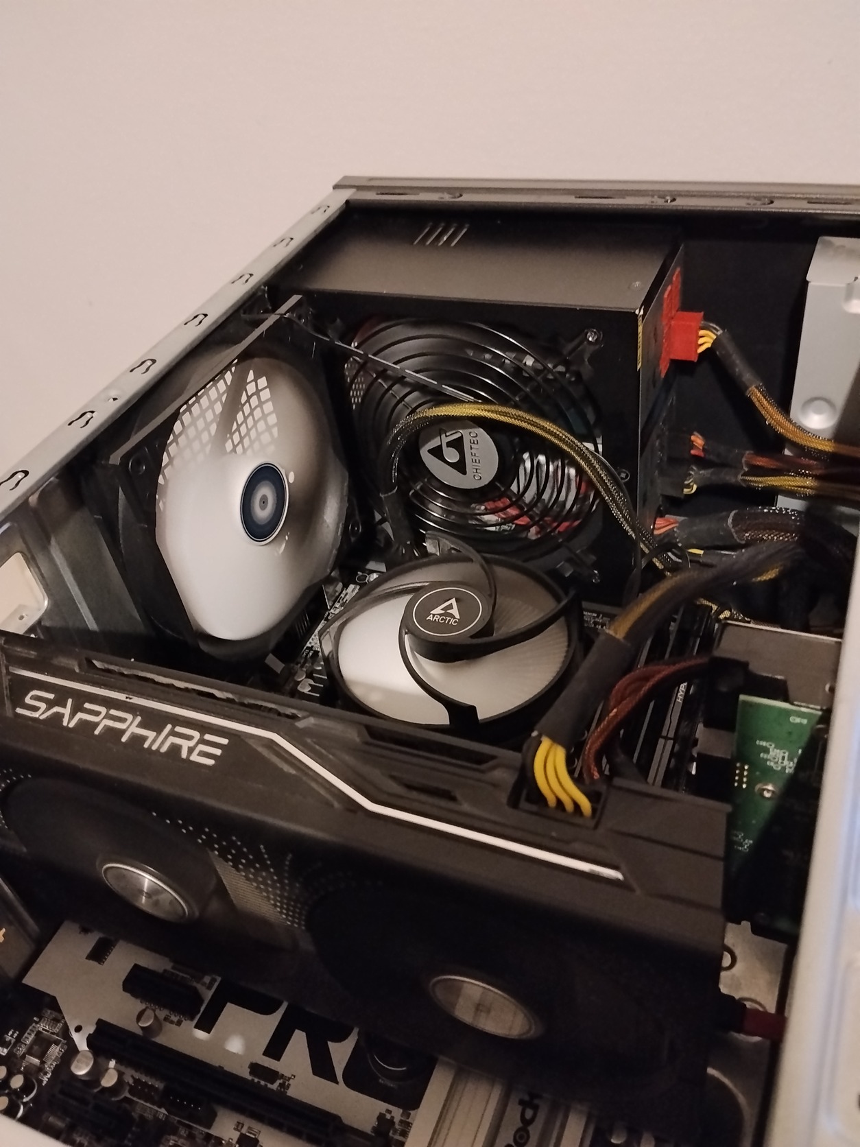 PC - ASRock Z270 Pro4/ i7-7700/ 16GB DDR4/Sapphire rx 470 4GB