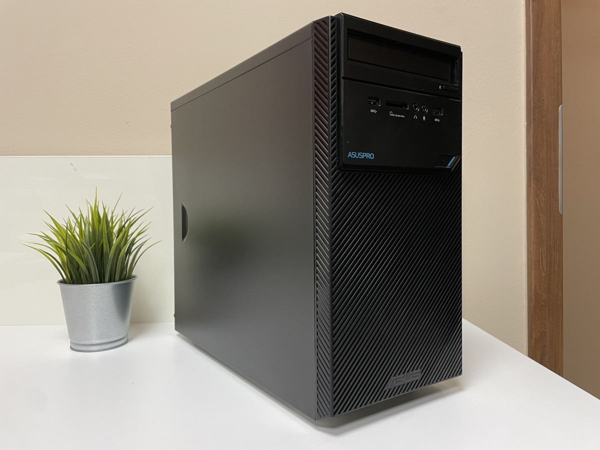 HP Z2 PC // i5-8400 // 16GB DDR4 // GTX 1050Ti 4GB GDDR5 // 240GB