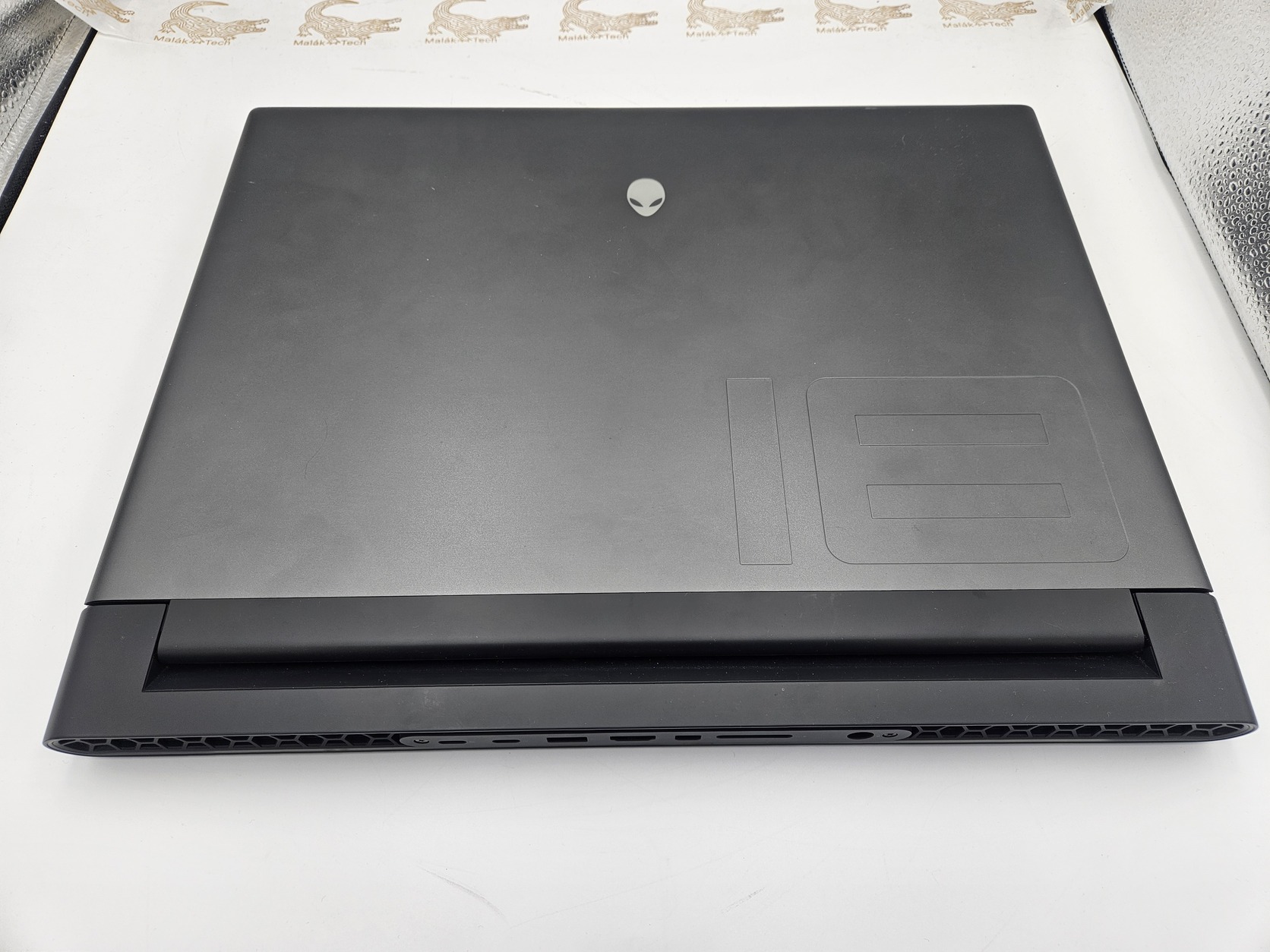 ITT RITKÁN ÉLILYEN! Alienware m18 R1 18" R9 7845HX 64GB 2000GB Nvidia ...