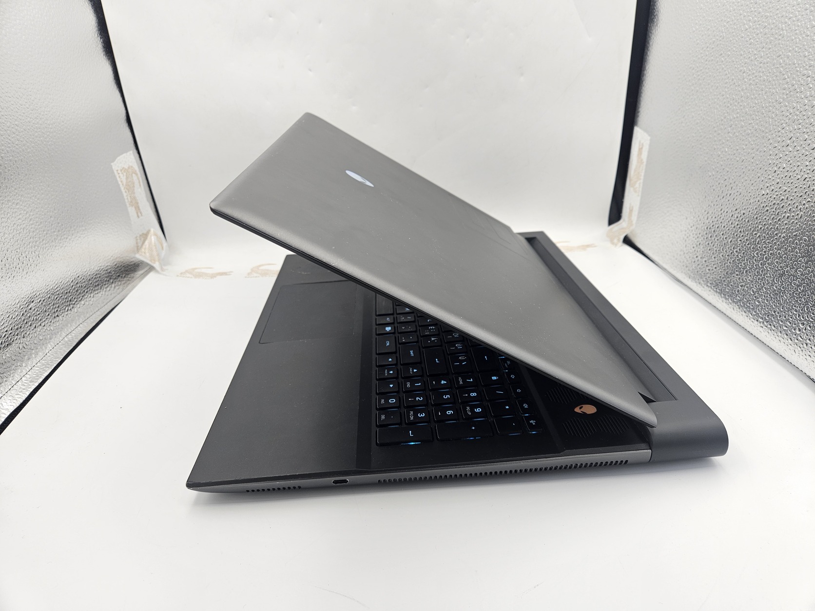 ITT RITKÁN ÉLILYEN! Alienware m18 R1 18" R9 7845HX 64GB 2000GB Nvidia ...