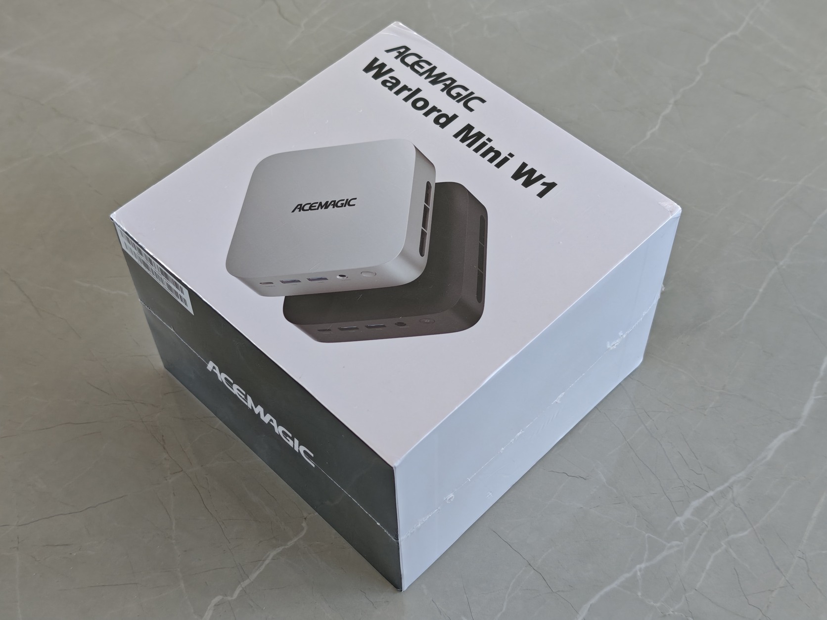AceMagic Warlord W1 mini PC eladó - AMD Ryzen 7 H 255 - HardverApró