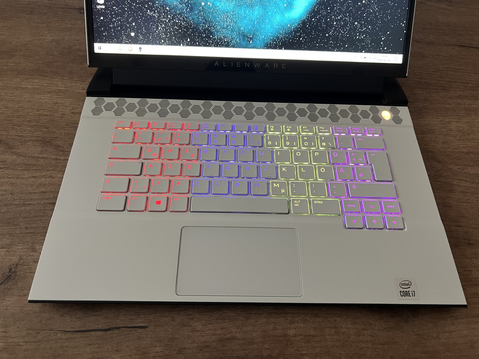Újszerű Alienware Brutál Gamer Laptop 300Hz i7 10870H 32GB 1TB SSD RTX ...