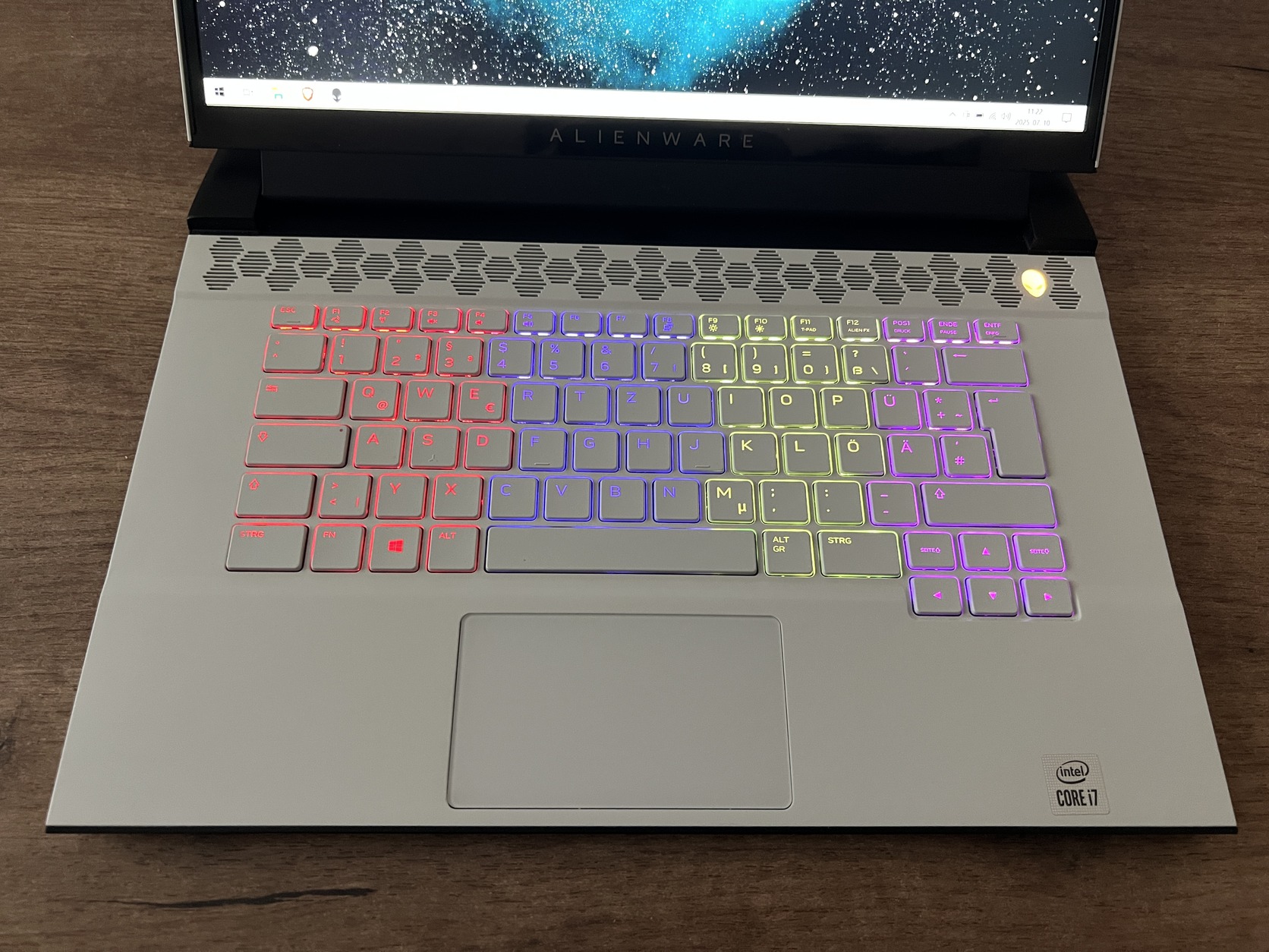 Újszerű Alienware Brutál Gamer Laptop 300Hz i7 10870H 32GB 1TB SSD RTX ...