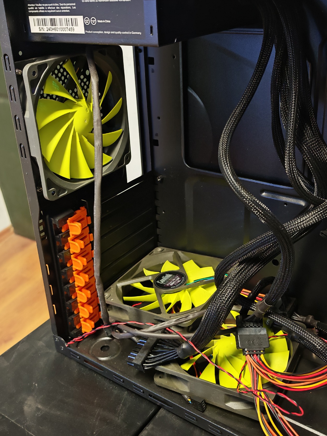 4db ház 400w-os Be Quiet táppokkal, Coolink ventikkel - HardverApró