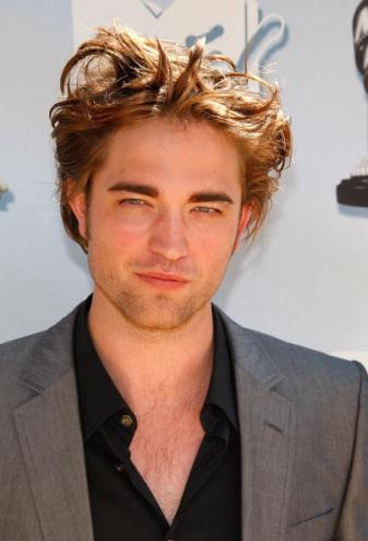 [L:/dl/upc/2010-02/14/248267_ydhuoijp8n1vsecl_robert-pattinson-cosmogirl-4.jpg] :P:P:P