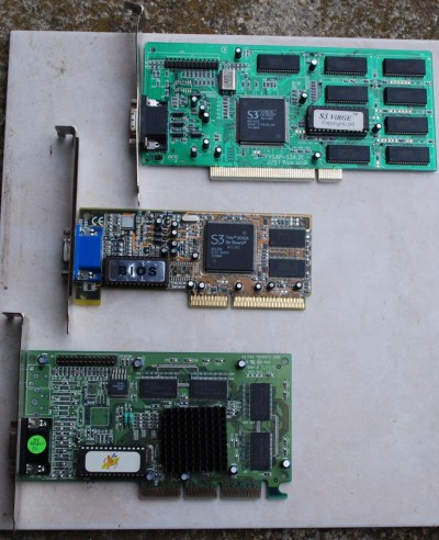 4mb-os PCI virge, agp-s trio3d, 16megás Savage4 4mb-os PCI virge, agp-s trio3d, 16megás Savage4