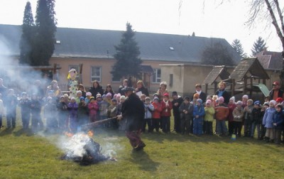 Kiszebáb égetés