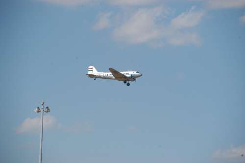 Kármán Tódor Li-2