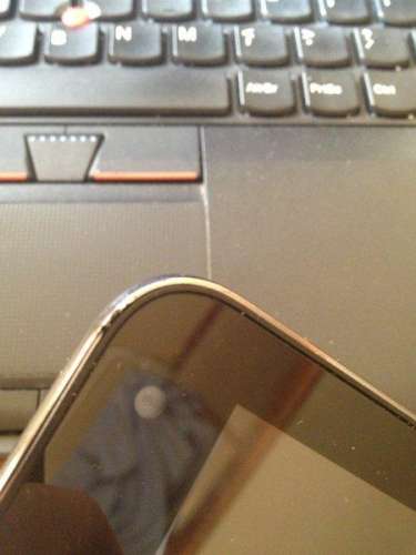 Ez lenne az a kozmetikai hiba (alig észrevehető)