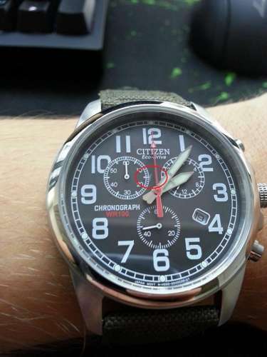 És ott a bizonyos karc. A fene egye meg.