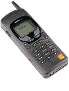 Azt vágom, hogy Nokia, de ez kiköpött 1611 csak már a modern menüvel 2 softkeyel.