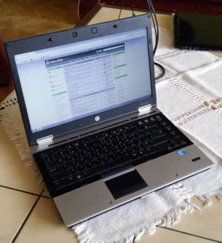 14,1" 1600x900 "kettévágja a szemed"