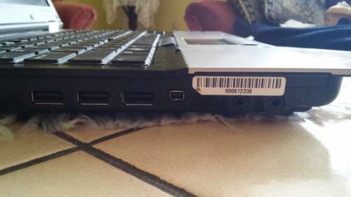 Bal oldal:3xUSB 2.0 ; Firewire , 3,5mm Jack be és kimenet