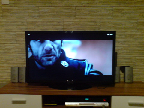 Üdvözlök mindenkit. Nem biztos,hogy jó helyre írok,de kellene egy kis segítség. Nem régen vásároltam egy A95X 2/8gb-os tv okosítót. Csak annyi vele a gondom,hogy nem tudom eltüntetni az információs sávot(wifi jel,óra,stb) yutub videó nézése közben,és így kitakarja a kép felső részét. Próbáltam már tv kép nagyítást is,de így is elveszik a kép egy része.Tv adásoknál nincs ilyen gond,ott eltűnik az állapotsáv.HDMI kábellal van összekötve a készülék. Mi a teendő. Előre is köszönöm a segítséget.
