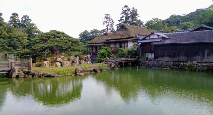 Teaház a Hikone városában található Konki parkban.