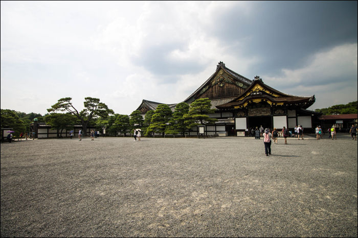 A Nijō-kastély bejárata.