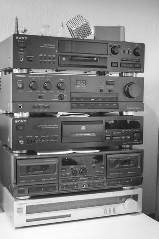 Ezt a HIFI-t szeretném eladni, mennyit kérhetek érte? Technics FM/Am Stereo Tuner ST-Z22 Technics Stereo Casette Deck Rs-TR 575 Sony Compact Disc Player CDP XB920 QS Technics Stereo Integrated Ampfilier SU-V55A Sony Minidisc deck MDSJB920 QS