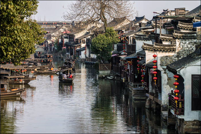 Xitang vízi falucska látképe.