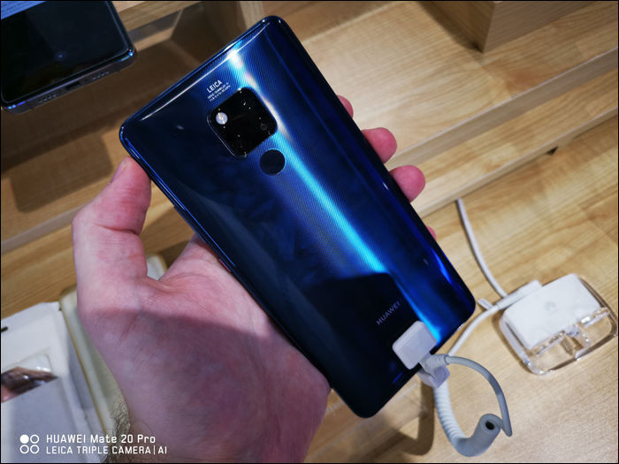 A Huawei Mate 20X hátlapja.