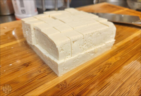 Felkockázott tofu.
