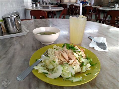 Csirkés rizs, avagy nasi ayam.