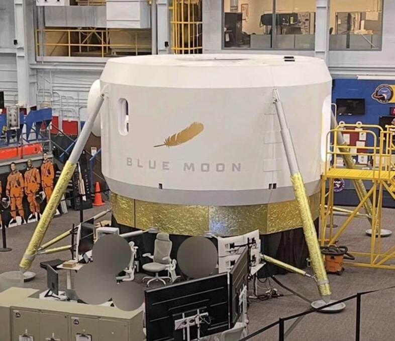 r/BlueOrigin - Toby Li on X: The first ever look at Blue Origin’s Blue Moon MK2 crew cabin mockup at NASA Johnson Space Center